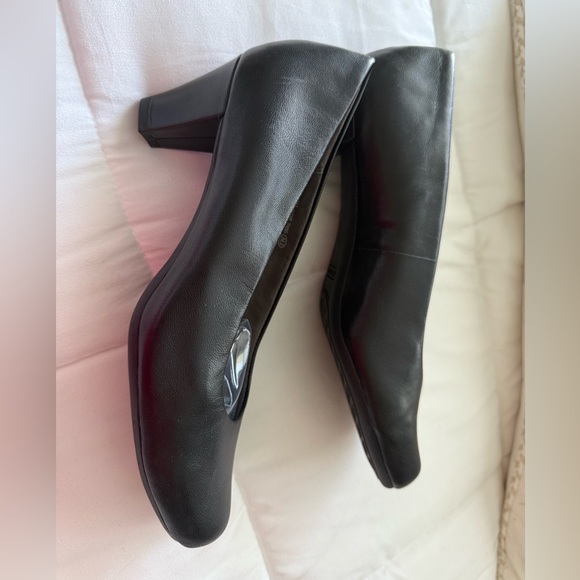 AEROSOLES Simply Elegant Black Heels - Picture 1 of 4